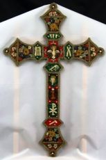 Replika krzyża szlacheckiego z XVIIw wykonana z kamieni półszlachetnych na podkładzie ze sklejki. Technika własna.